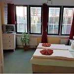 招待所 施拉弗古特酒店 2*